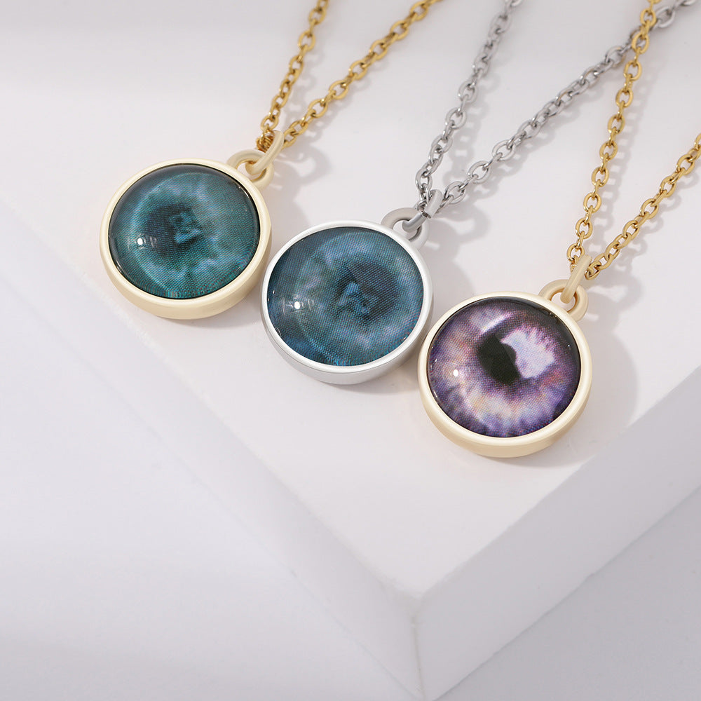 Collier Iris personnalisé : ajoutez une photo de l’œil pour un cadeau unique à vos proches.