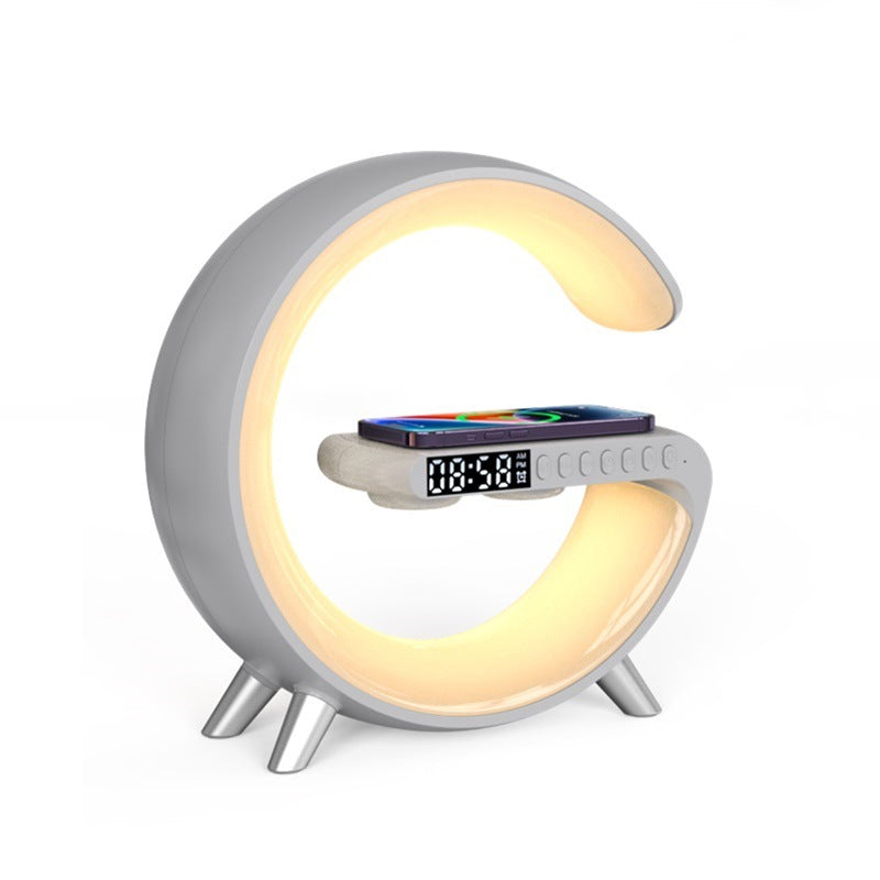 Nouvelle lampe LED intelligente en forme de G avec haut-parleur Bluetooth, chargeur sans fil et application de contrôle pour la décoration de la chambre et de la maison.