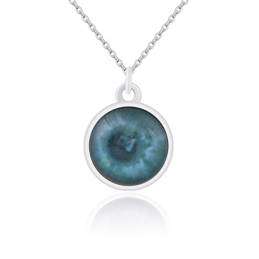 Collier Iris personnalisé : ajoutez une photo de l’œil pour un cadeau unique à vos proches.