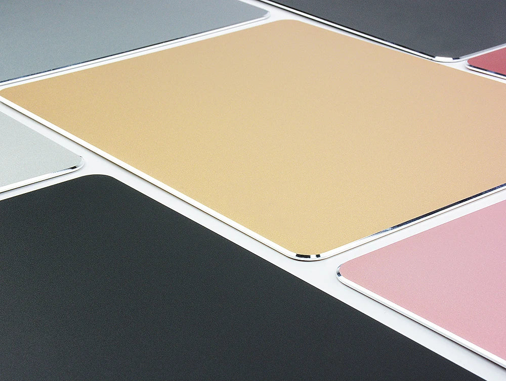 Tapis de souris en aluminium et métal, rigide, lisse et fin, double face, imperméable, pour ordinateur, bureau et maison. Tapis de souris pour gamer, idéal pour les jeux vidéo et la maison.