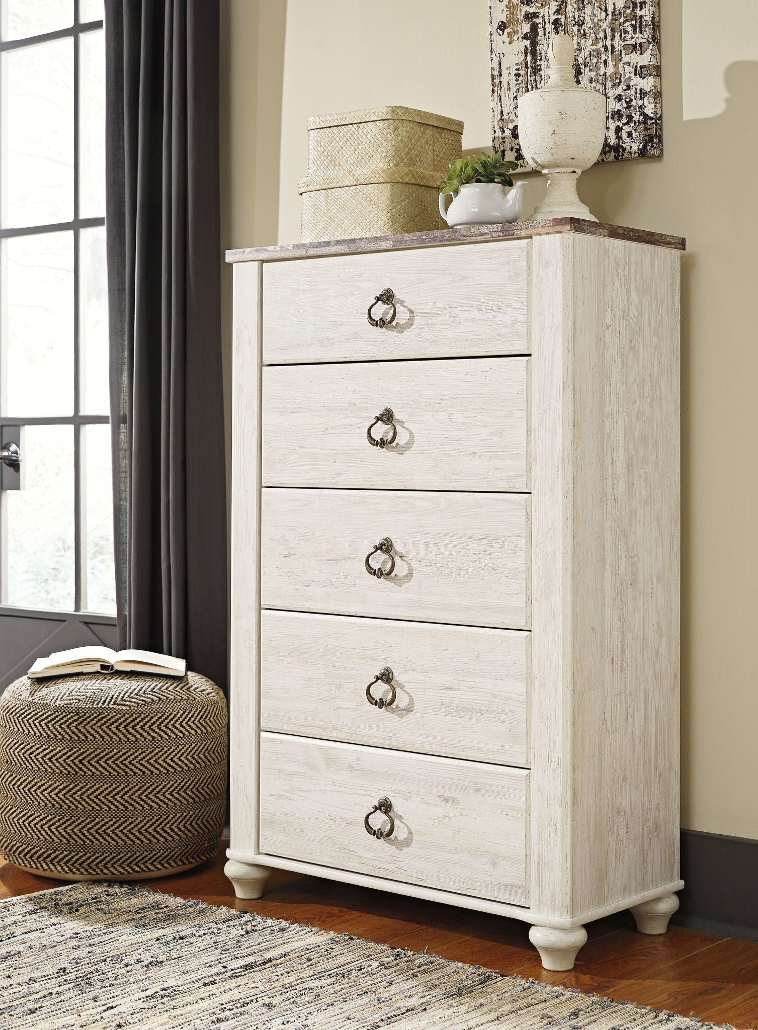 Commode Willowton à cinq tiroirs - Marron / Beige / Blanc